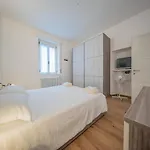 Castelaus, View, 1 Min Walk From The Σπίτι διακοπών