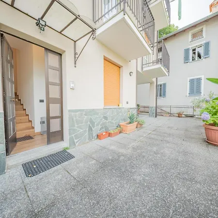 Lake-view Apartment, 1 Min Walk From The בית נופש