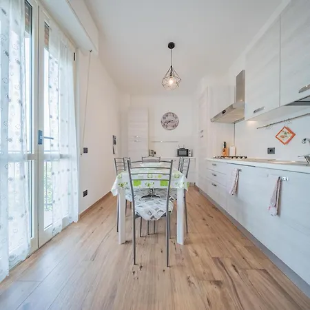 Lake-view Apartment, 1 Min Walk From The בית נופש דרביו