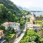 Castelaus, View, 1 Min Walk From The Nyaraló