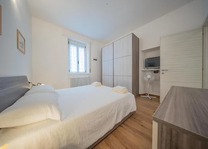 Lake-view Apartment, 1 Min Walk From The Holiday home *