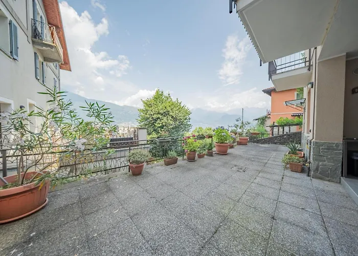 Holiday home Lake-view Apartment, 1 Min Walk From The Dervio