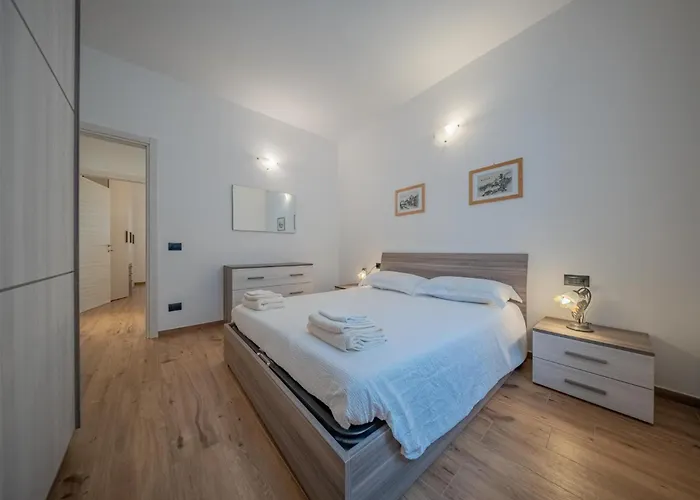 Lake-view Apartment, 1 Min Walk From The Dervio