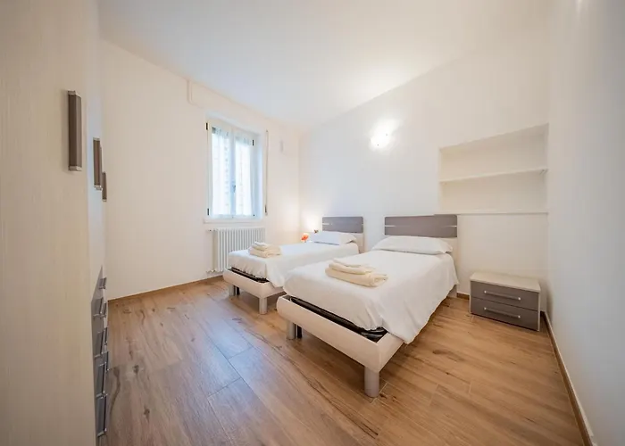 Lake-view Apartment, 1 Min Walk From The