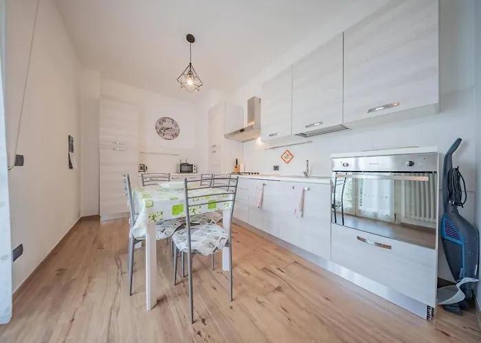 Castelaus, View, Ac, 1 Min Walk From The Casa de Férias