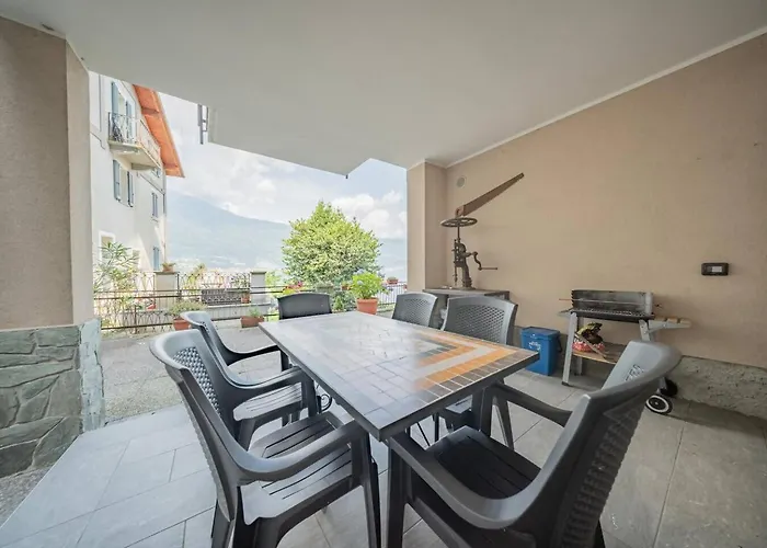 Castelaus, View, Ac, 1 Min Walk From The * Dervio