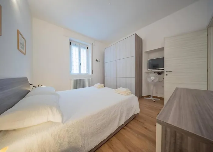 Castelaus, View, Ac, 1 Min Walk From The Casa de Férias