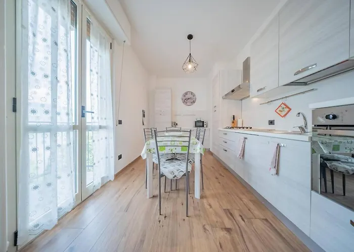 Castelaus, View, Ac, 1 Min Walk From The * Dervio