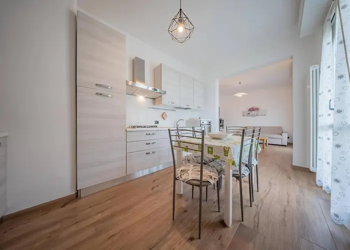 Castelaus, View, Ac, 1 Min Walk From The Casa de Férias