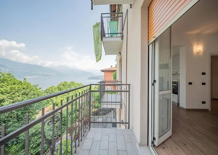 Castelaus, View, Ac, 1 Min Walk From The Semesterbostad