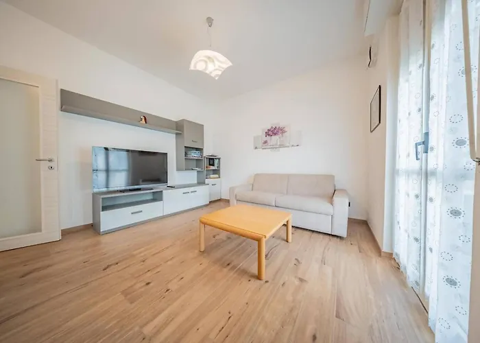 Vakantiehuis Castelaus, View, Ac, 1 Min Walk From The Dervio