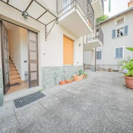 Castelaus, View, 1 Min Walk From The