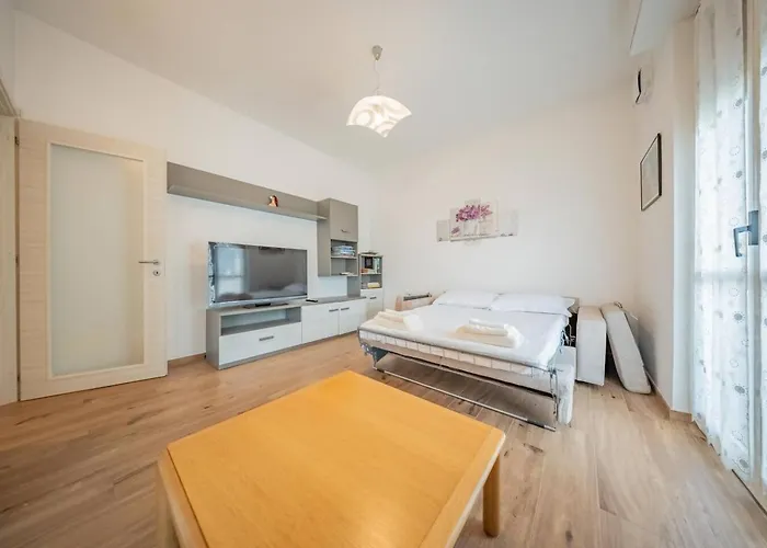 Castelaus, View, Ac, 1 Min Walk From The *